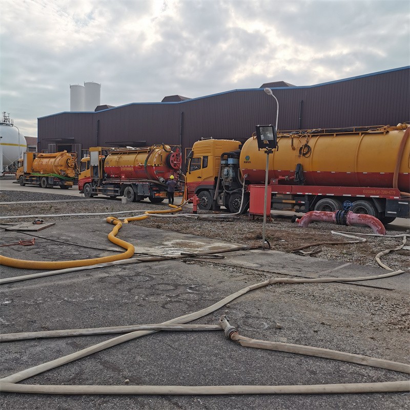 镇巴污水池清理