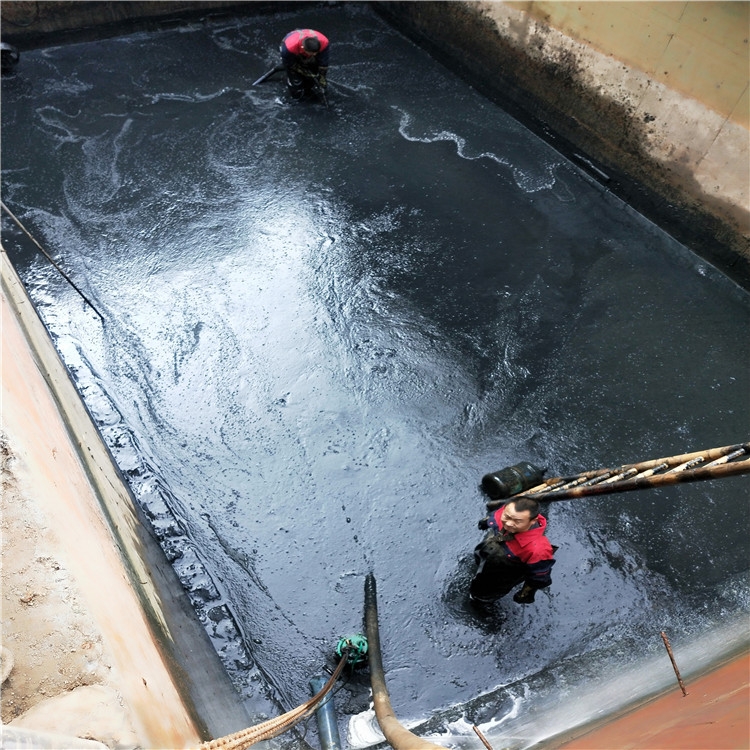 镇巴废水池清理